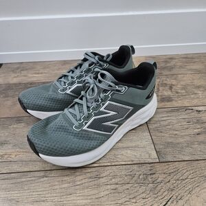 New Balance Men's Green Size 9.5 Running Sneakers
